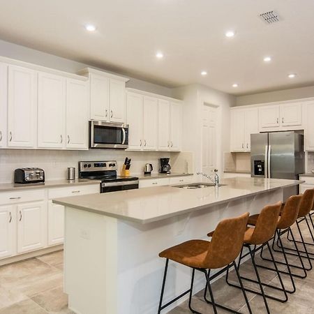 Brand New 9 Bedrooms House With Private Pool, Star Wars Game Room, Theme Rooms And Lake View Sa2145 키시미 외부 사진